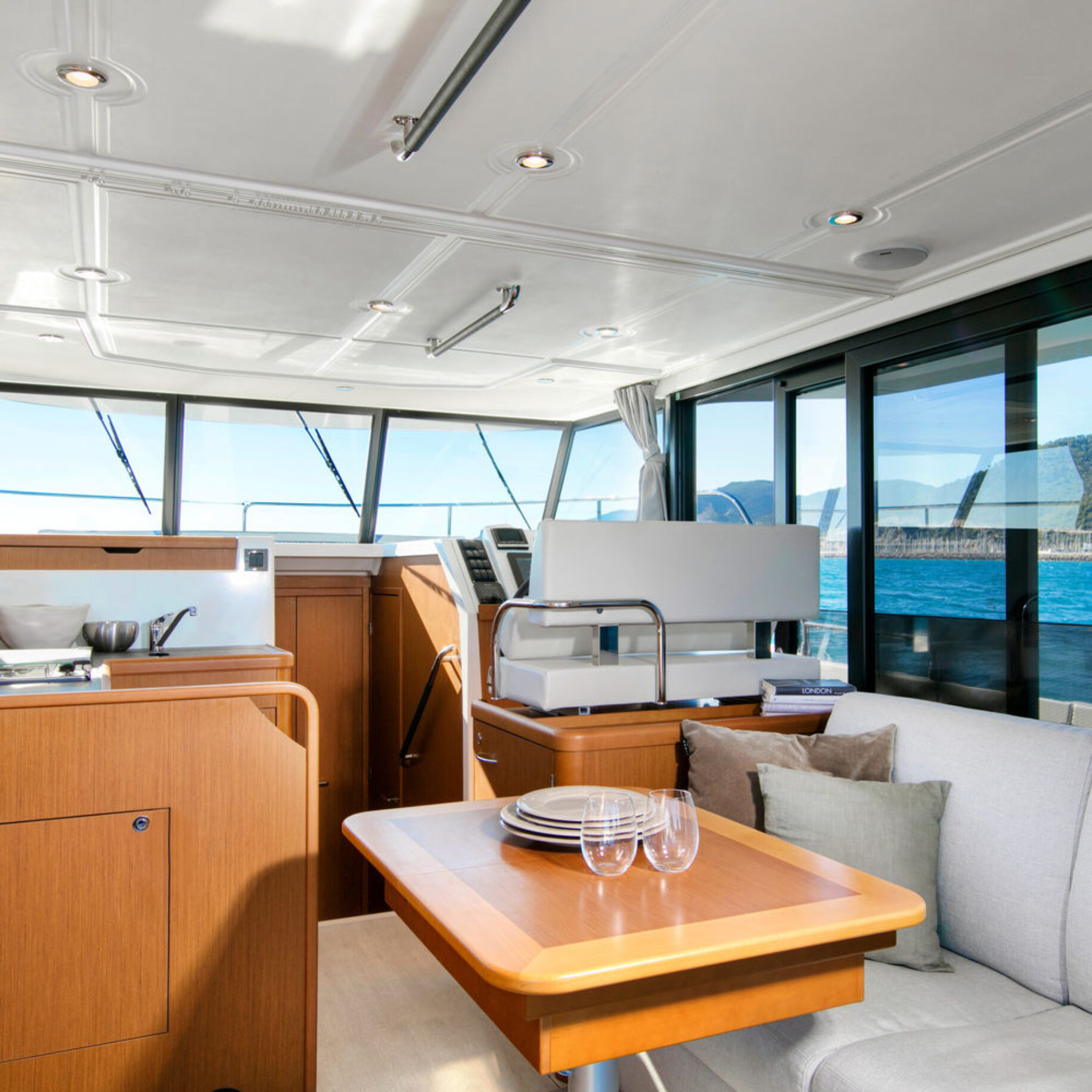 Beneteau Swift Trawler 35 boote interior